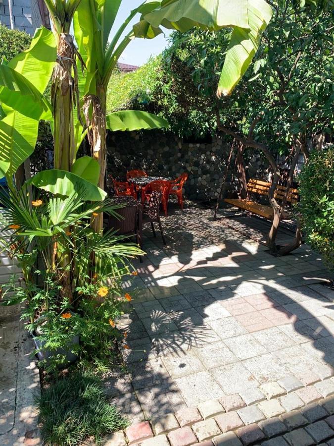 Гостевой Дом У Левы Hotel Gagra Exterior foto