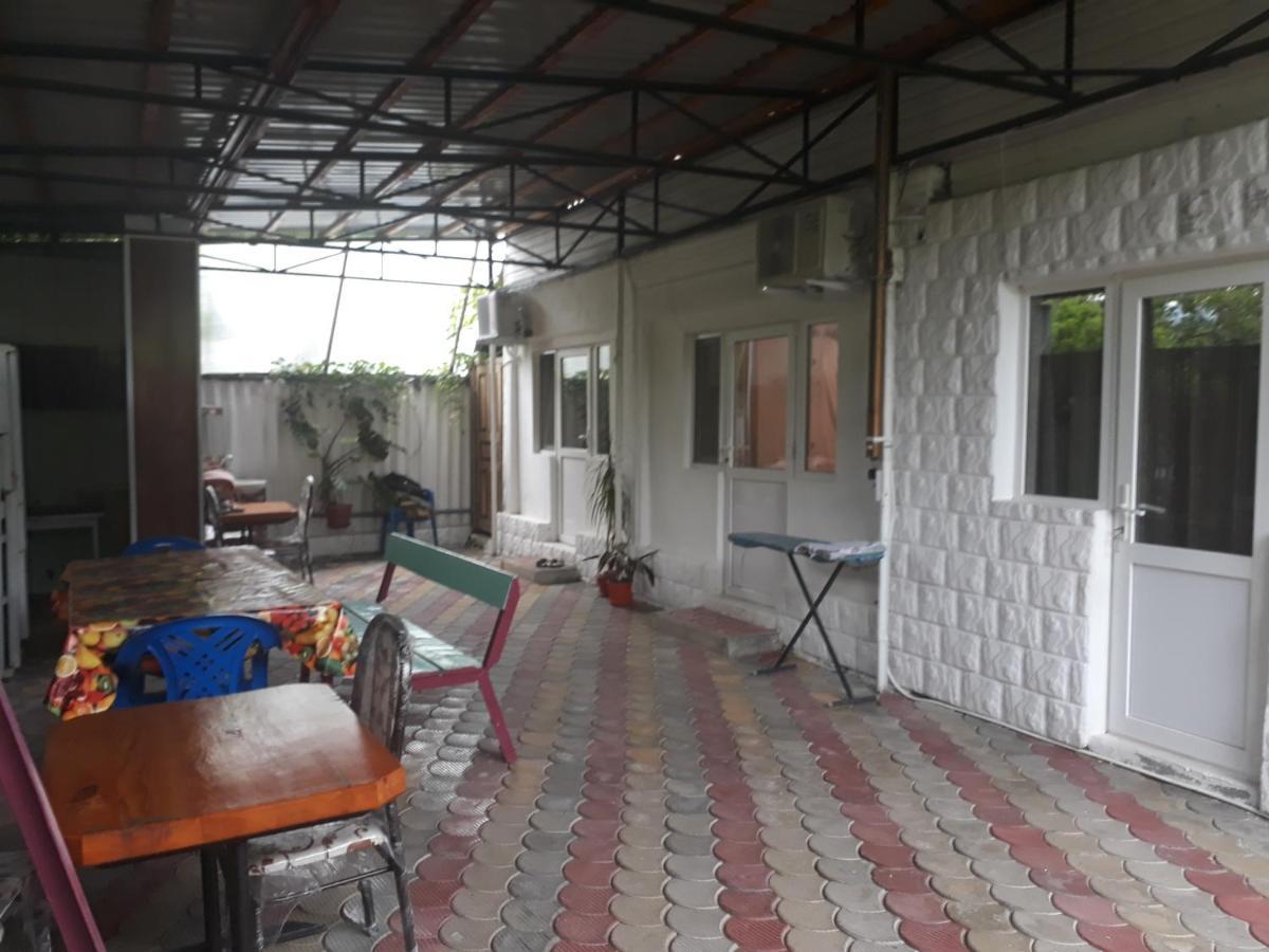 Гостевой Дом У Левы Hotel Gagra Exterior foto