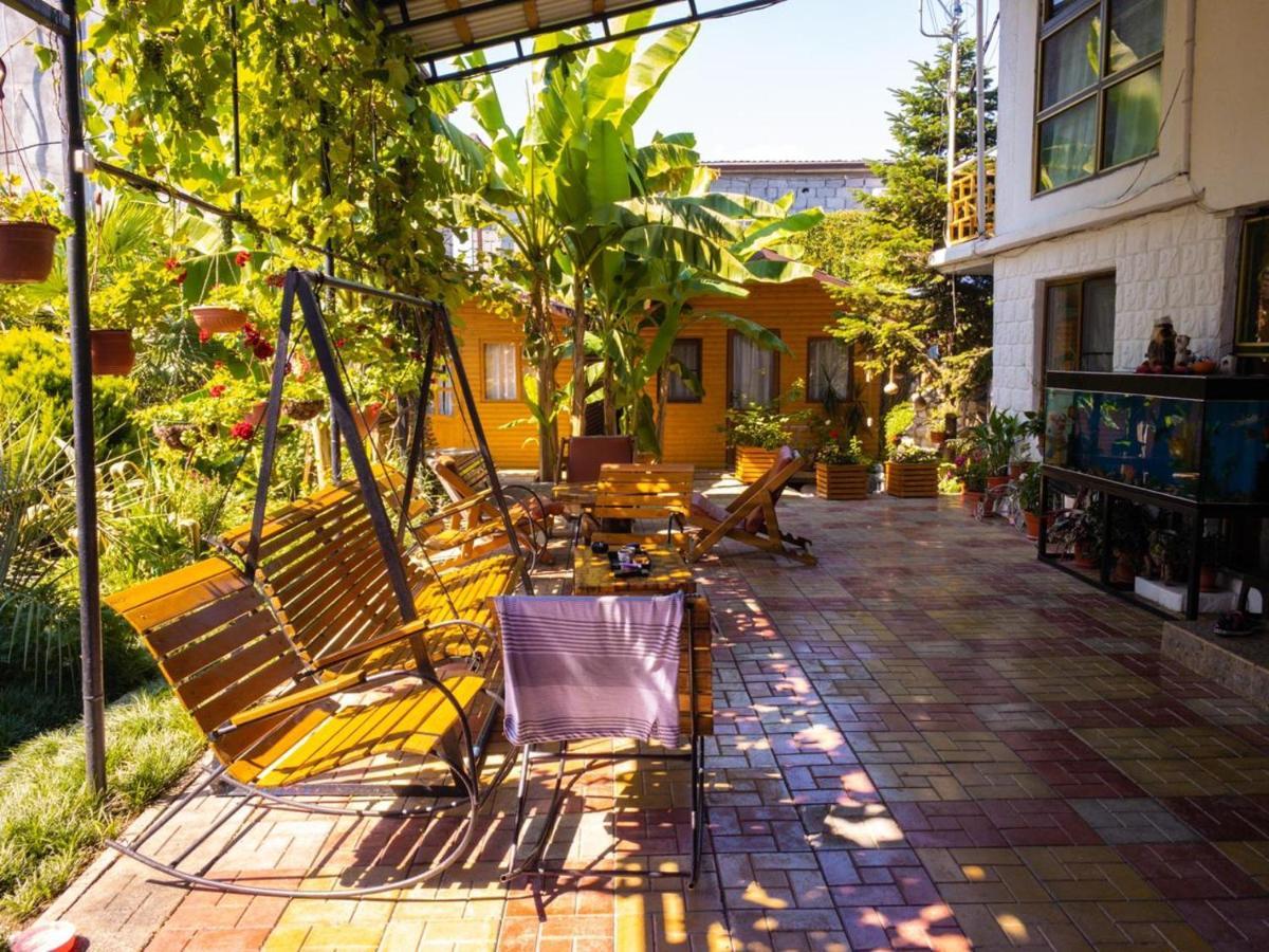 Гостевой Дом У Левы Hotel Gagra Exterior foto