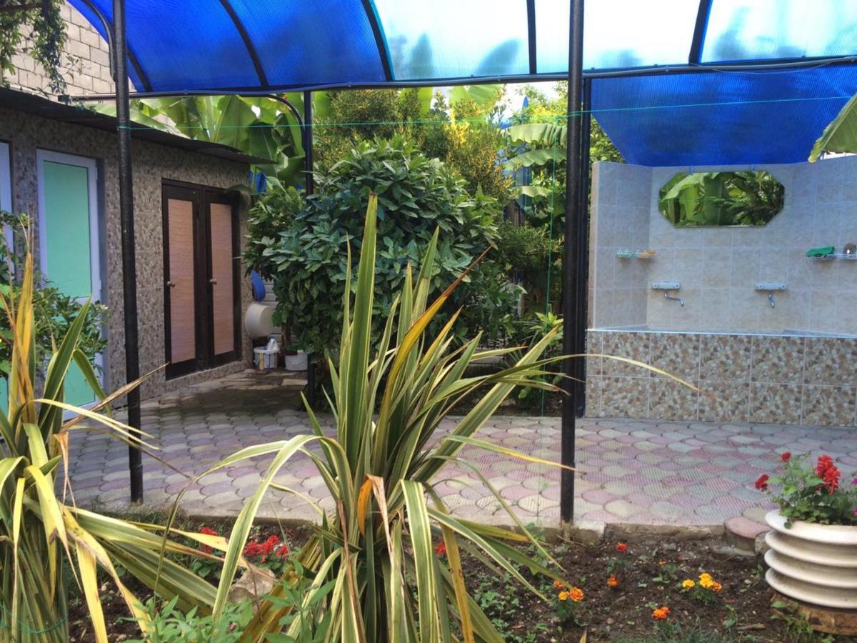 Гостевой Дом У Левы Hotel Gagra Exterior foto
