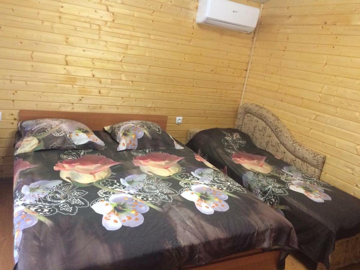 Гостевой Дом У Левы Hotel Gagra Exterior foto