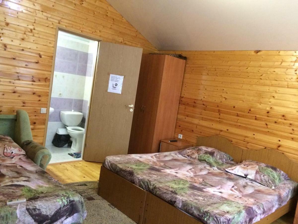 Гостевой Дом У Левы Hotel Gagra Exterior foto