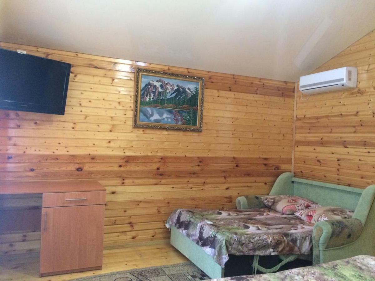 Гостевой Дом У Левы Hotel Gagra Exterior foto