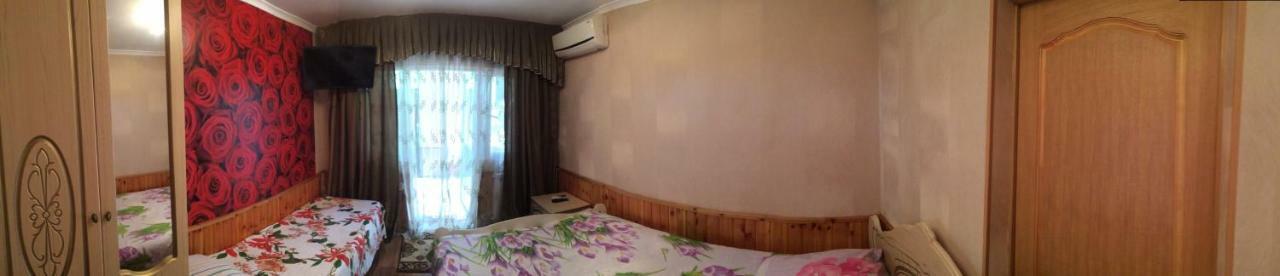Гостевой Дом У Левы Hotel Gagra Exterior foto
